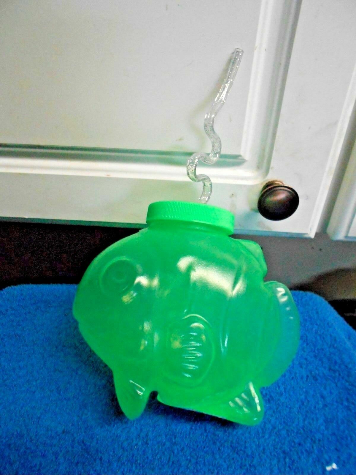 New Hard Plastic Fish Cup Bowl With Lid & Straw Green